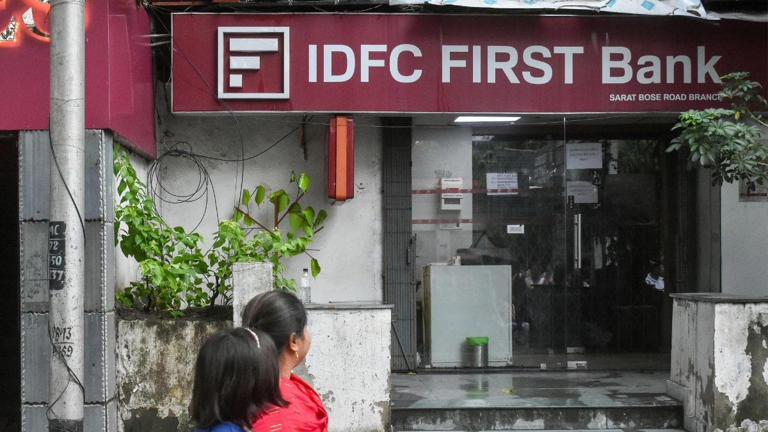 IDFC फर्स्ट बैंक के दो पुराने कर्मचारियों ने कैसे अंजाम दिया 590 करोड़ ...