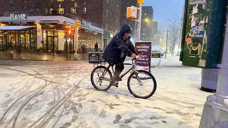 Severe winter storm triggers blizzard warnings across northeastern US