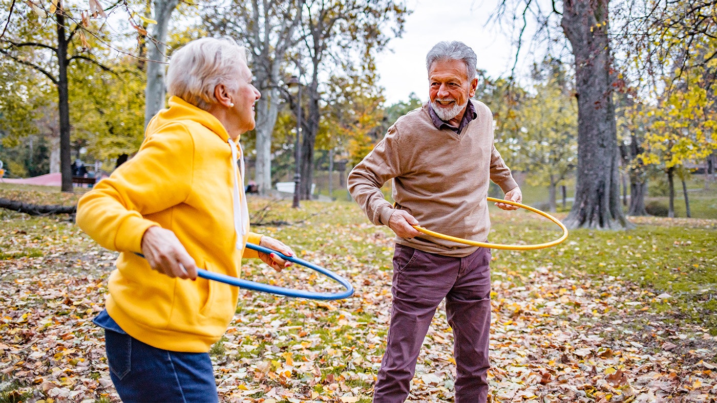 12 hula hoop benefits that make fitness fun and nostalgic