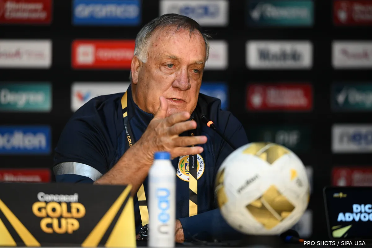Advocaat zal eerst het elftal neerzetten, waardoor ze compacter zullen ...