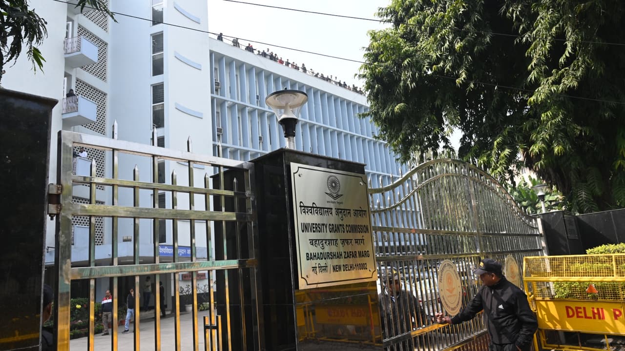 UGC fake university list: एडमिशन से पहले सावधान! 32 यूनिवर्सिटी फर्जी ...