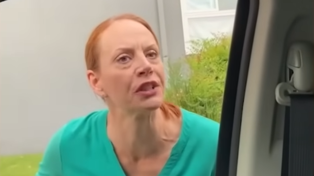 Karen Went Full Psyho In Public - The Police Had To Step In