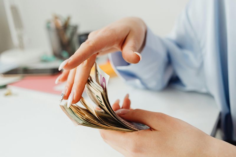 15 tiny money decisions that quietly make you rich over 10 years