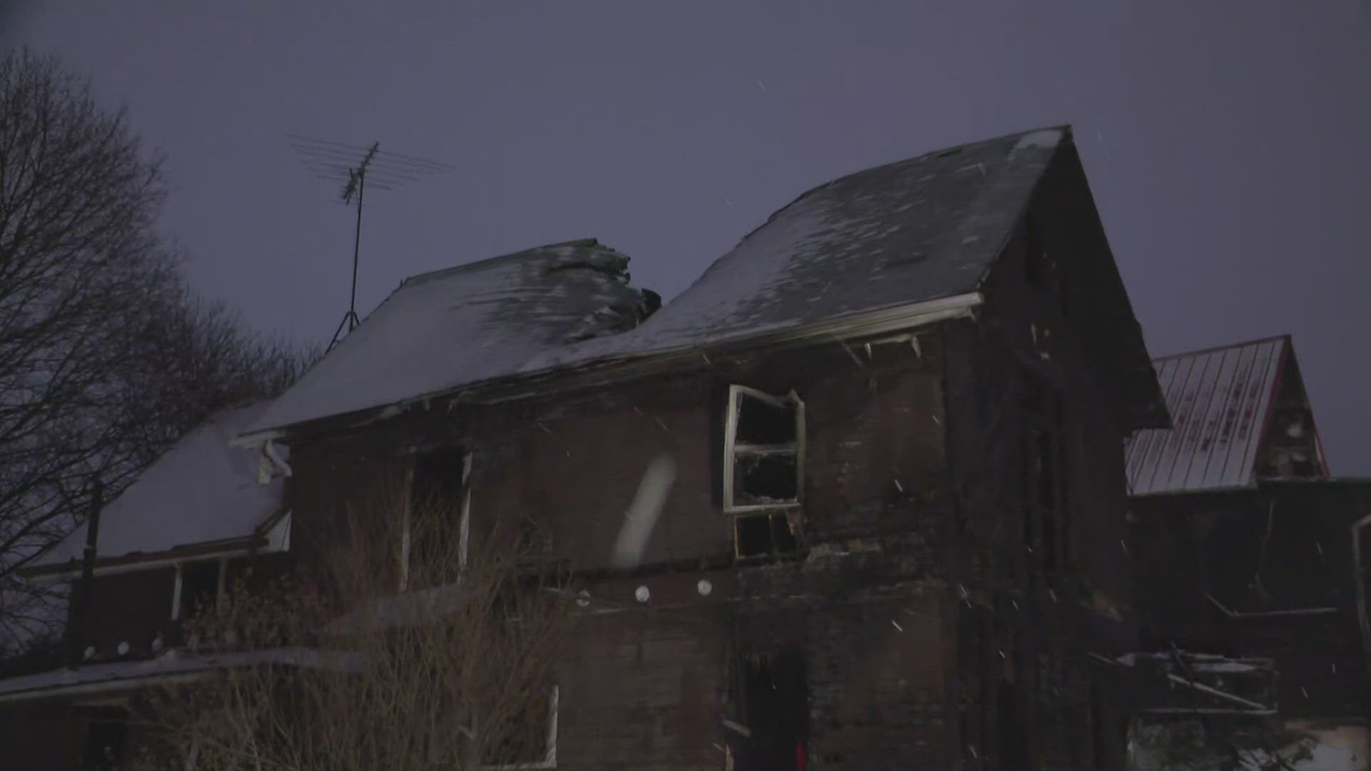 1 dead, 10 displaced after fire in Canton
