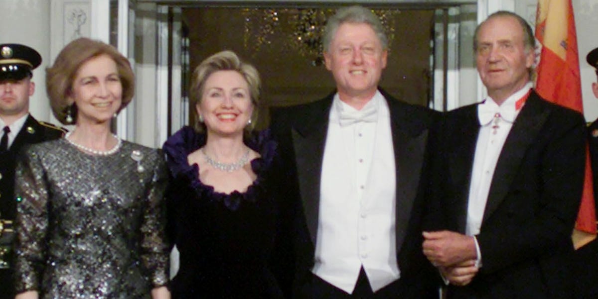 26 años del día en que la reina Sofía eclipsó a Hillary Clinton con un ...