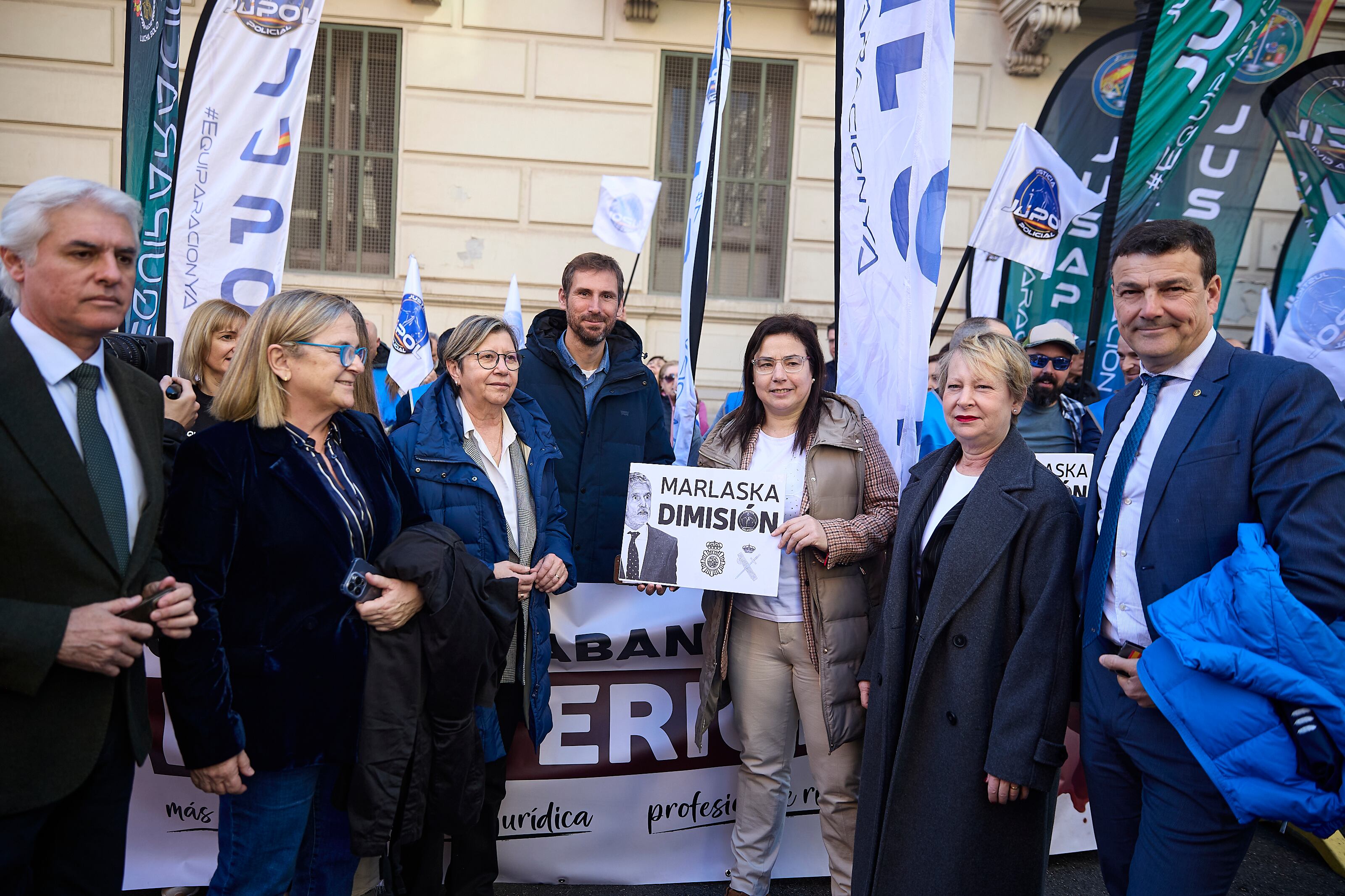 El PP y Vox alientan las protestas policiales que piden la dimisión de ...