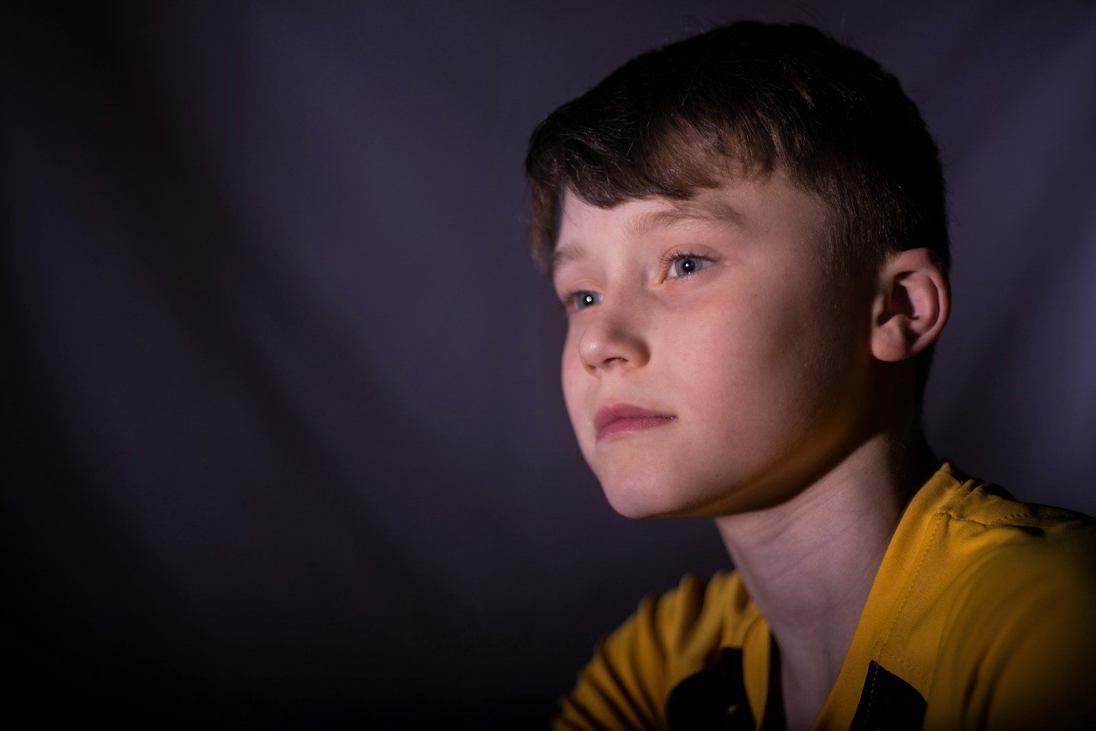 A 13yearold's awkward live TV interview with his mom is going viral