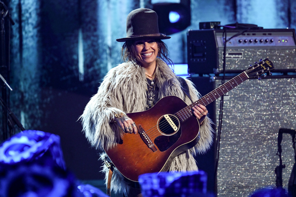 '90s rocker announces first solo album in 27 years