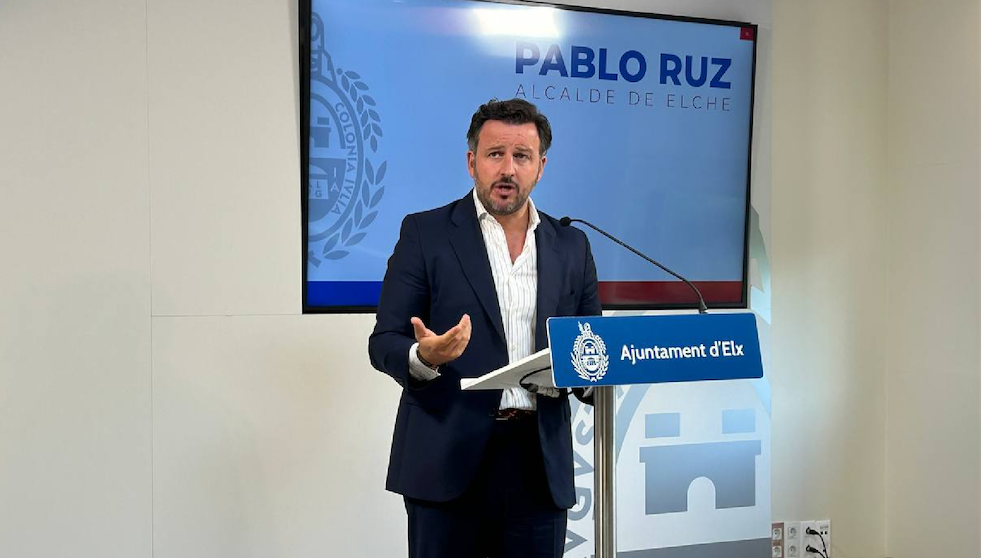 Ingresado el alcalde en el hospital público de Elche a consecuencia de ...