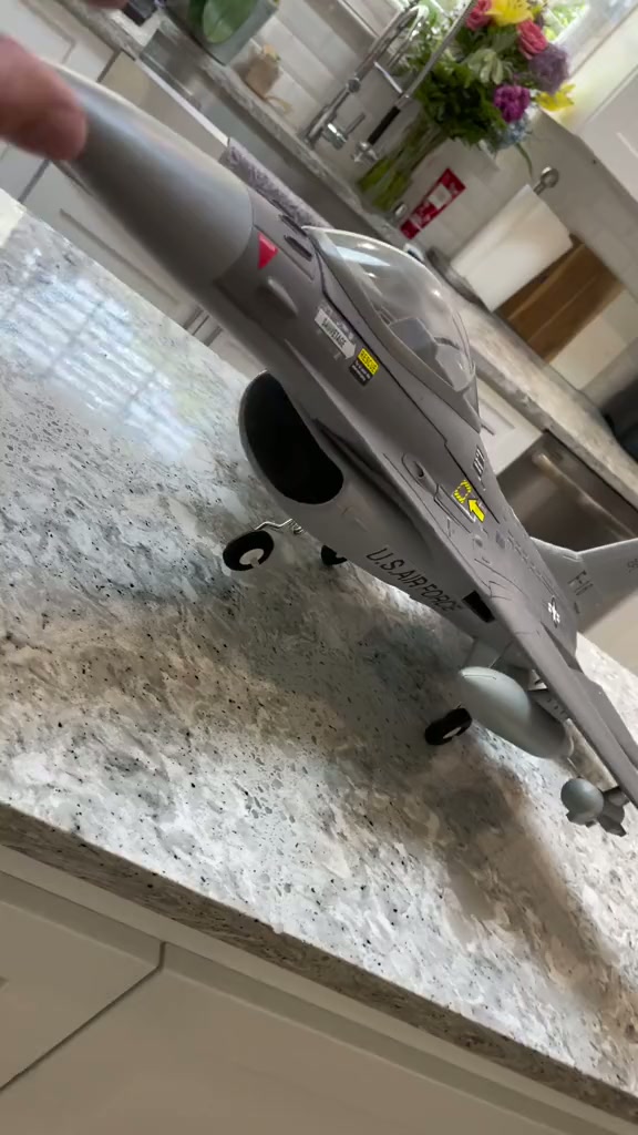 FMS 64mm F16 V2 RC jet unboxing and first look