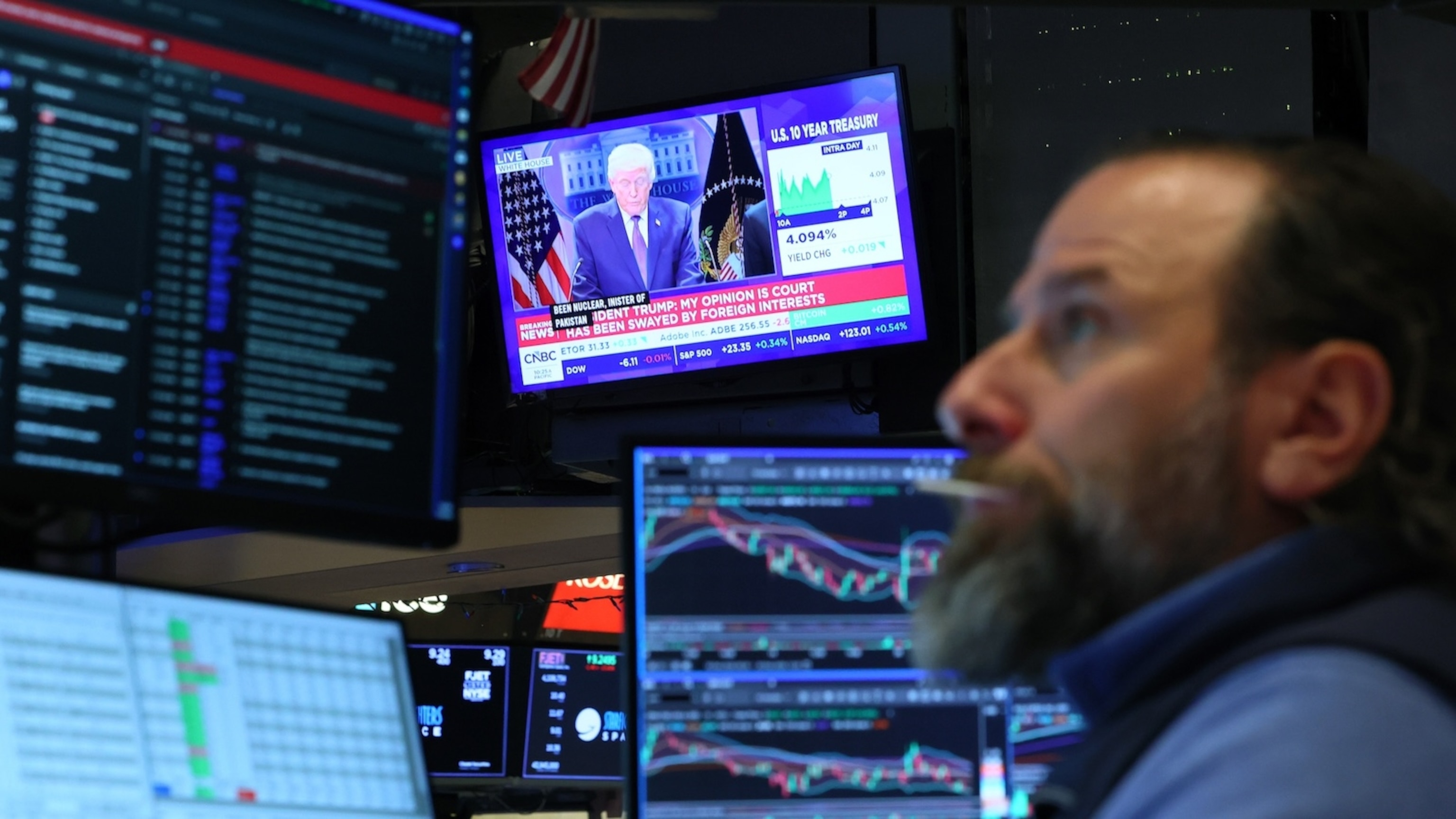 Stocks fall after Trump announces new tariffs