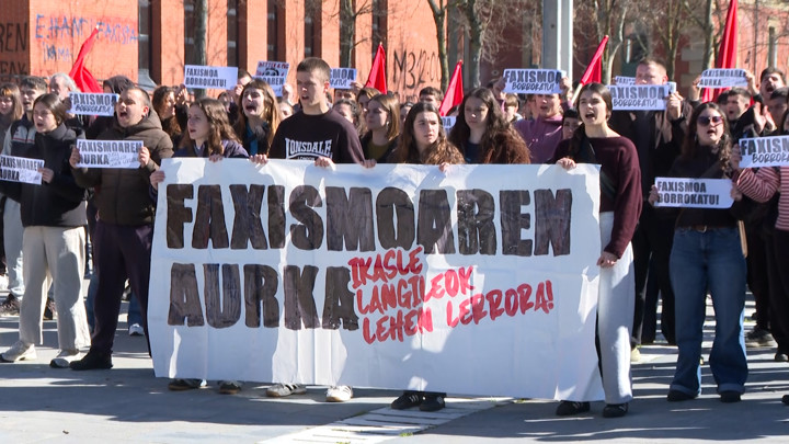 El acto de Vox y la protesta antifascista de Vitoria concluyen sin ...