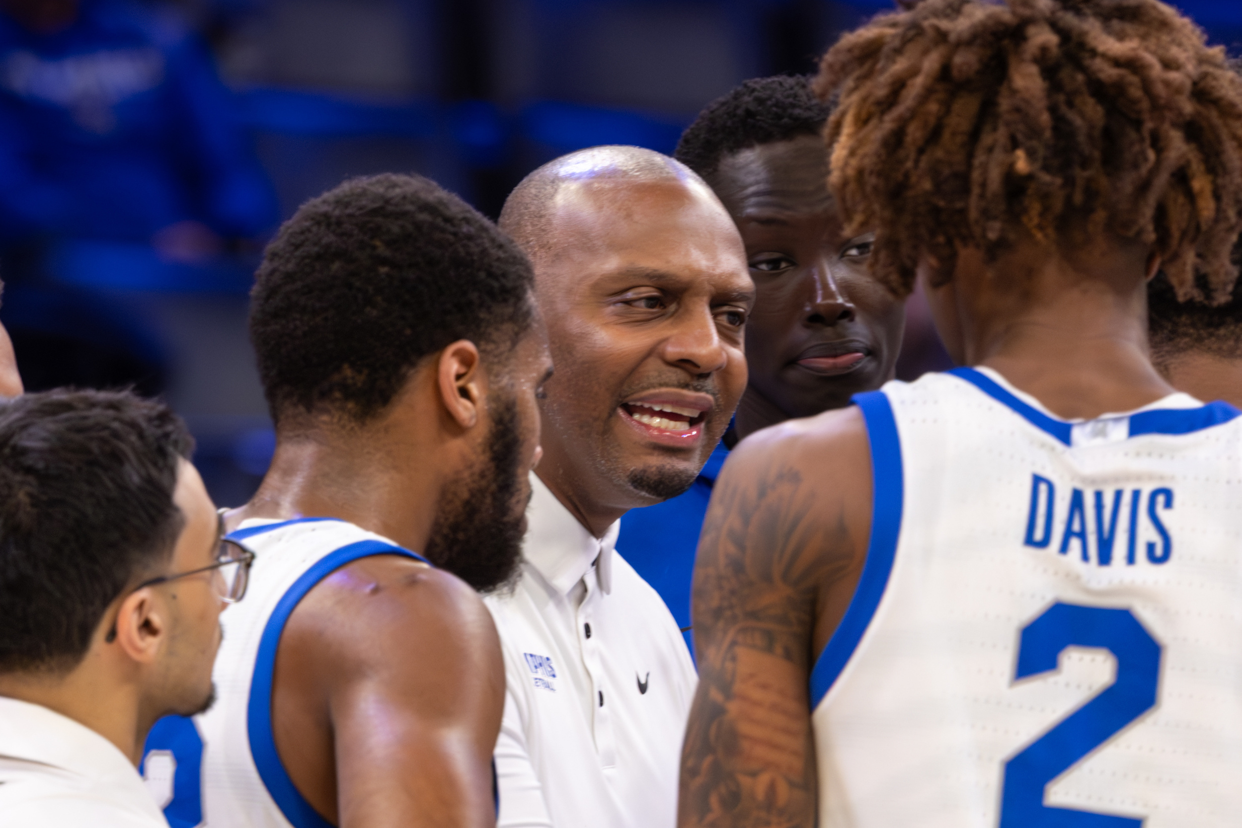 Memphis basketball head coach gets emotional in postgame press conference