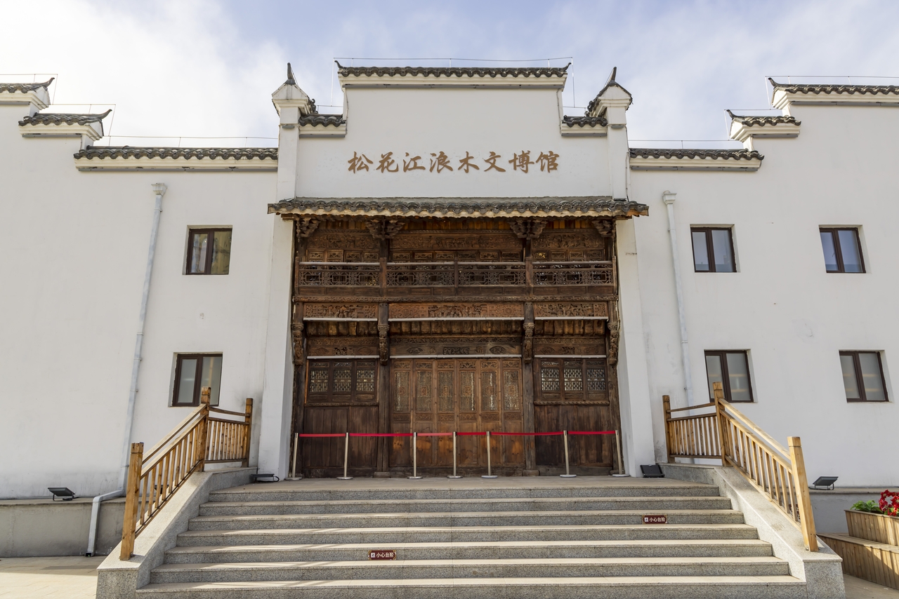 独家：吉林市松花江浪木文博馆开馆 500余件浪木精品集中亮相引人瞩目