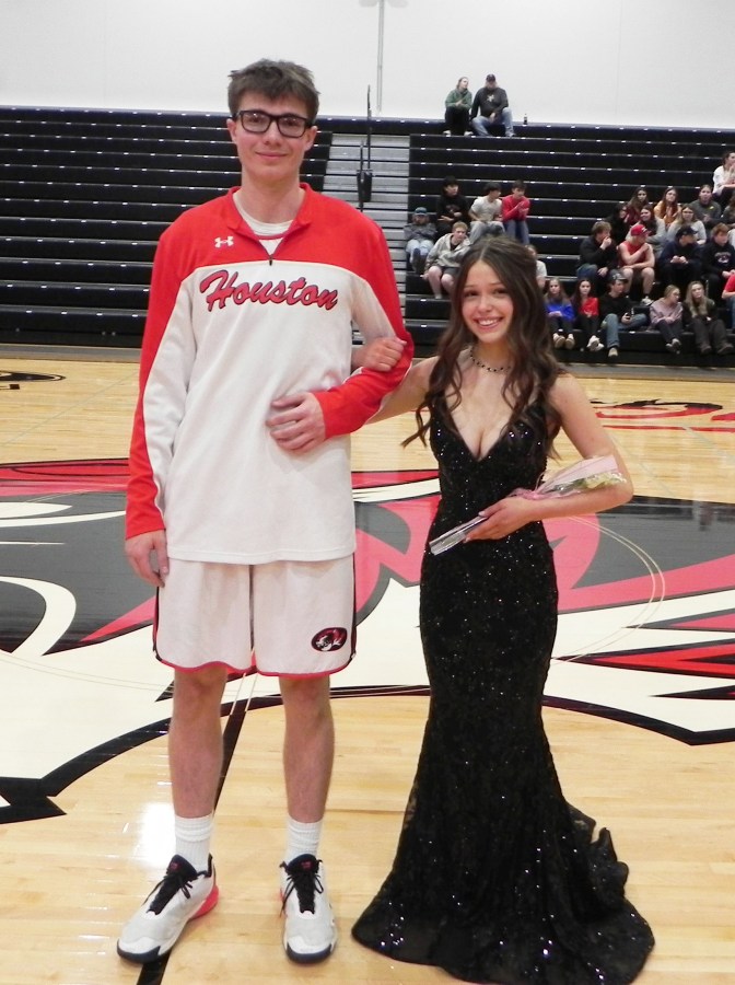 HHS 2026 hoop queen crowned