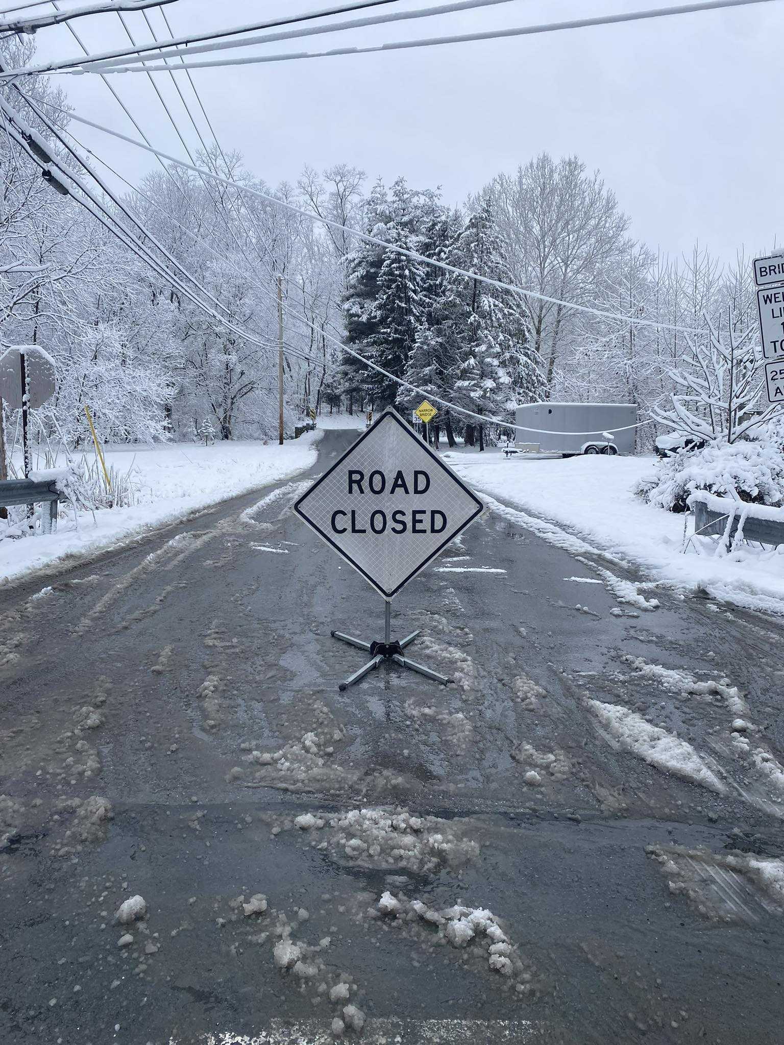 Road shuts down after heavy snow causes low-hanging utility lines