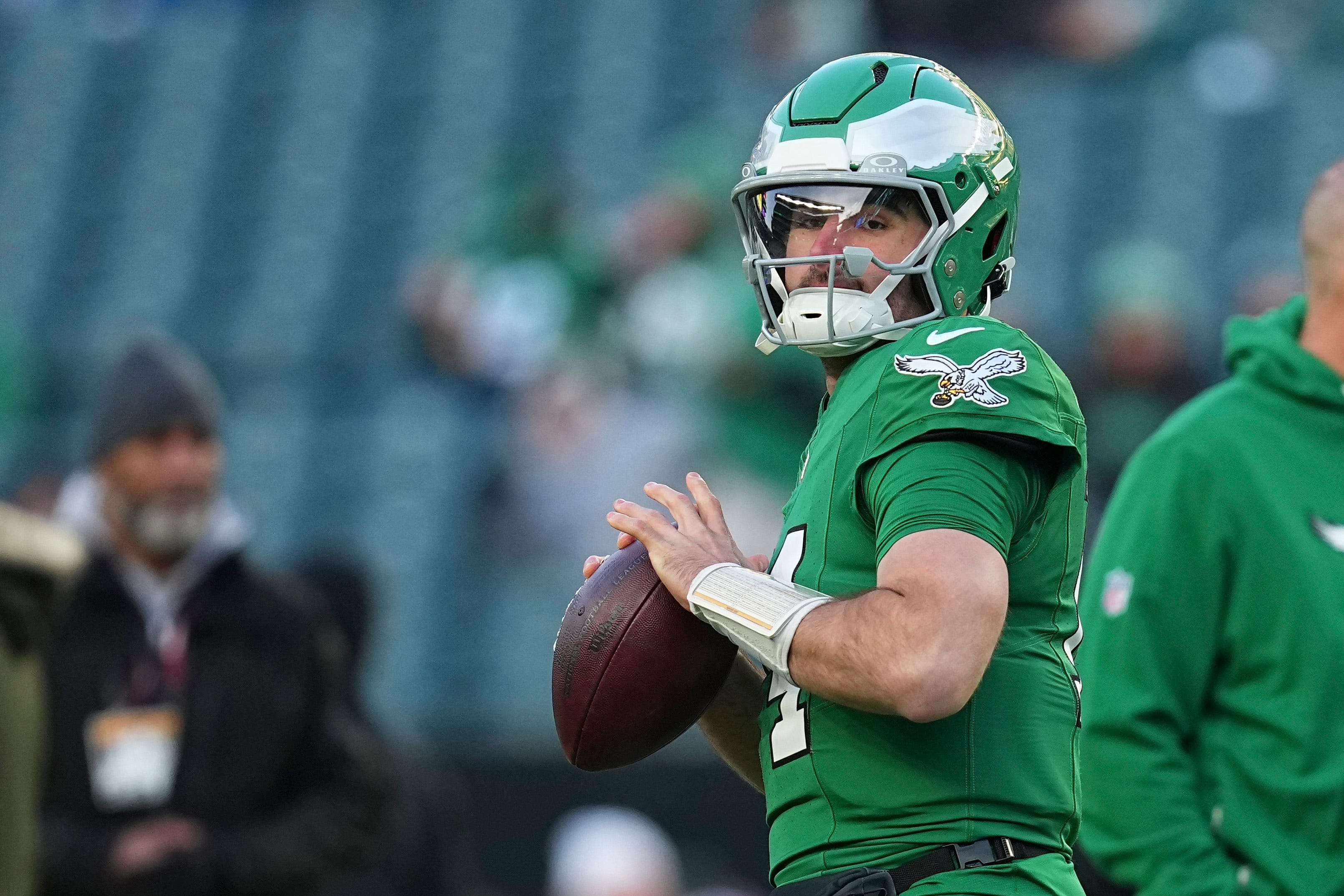 Former Eagles QB Sam Howell agrees to a one-year deal with the Cowboys