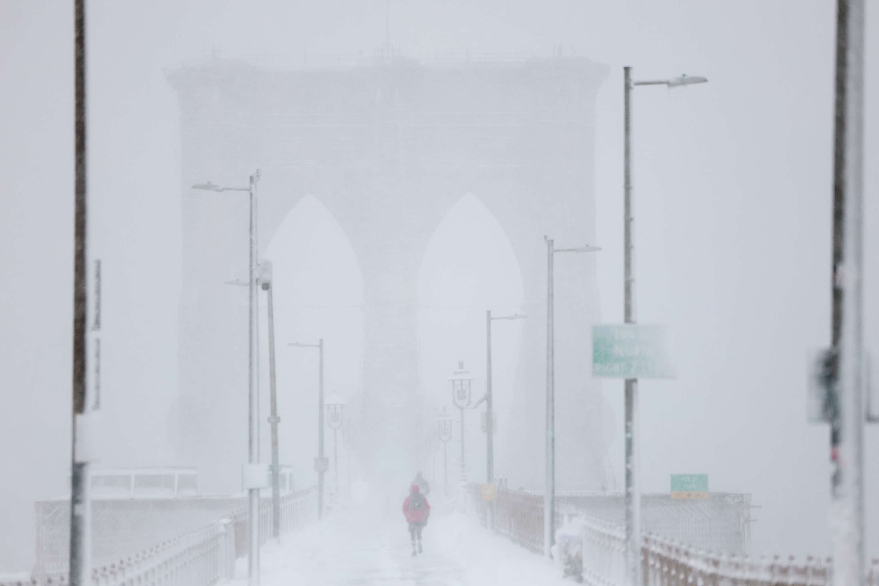 Blizzard live updates: Monster storm dropping 3 inches of snow per hour<br>