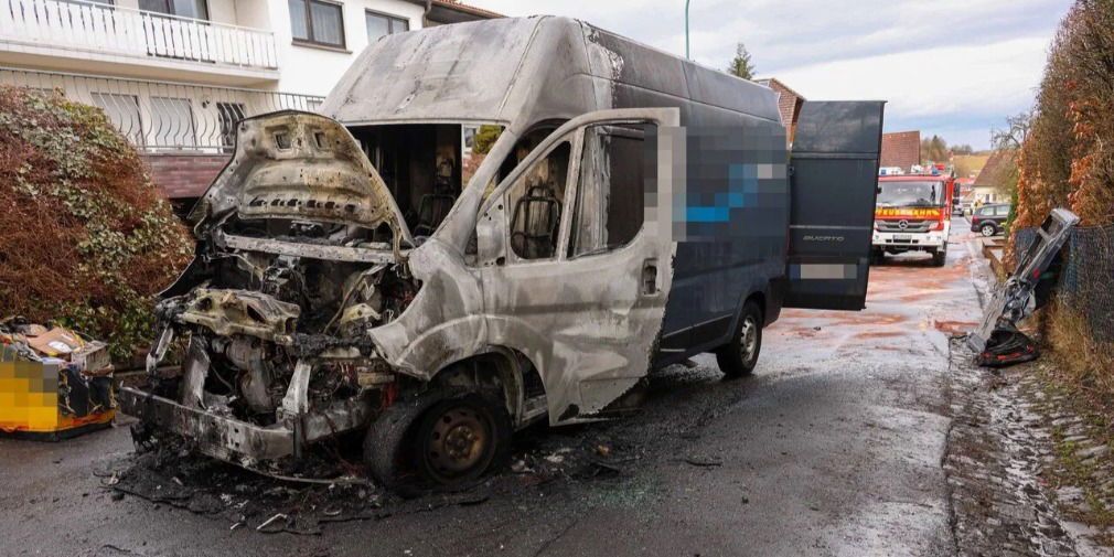 Sprinter fängt Feuer - Pakete beschädigt