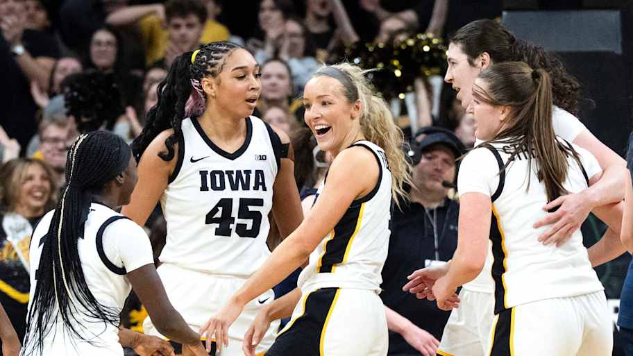 Iowa unsurprisingly re-enters top 10 in latest AP poll