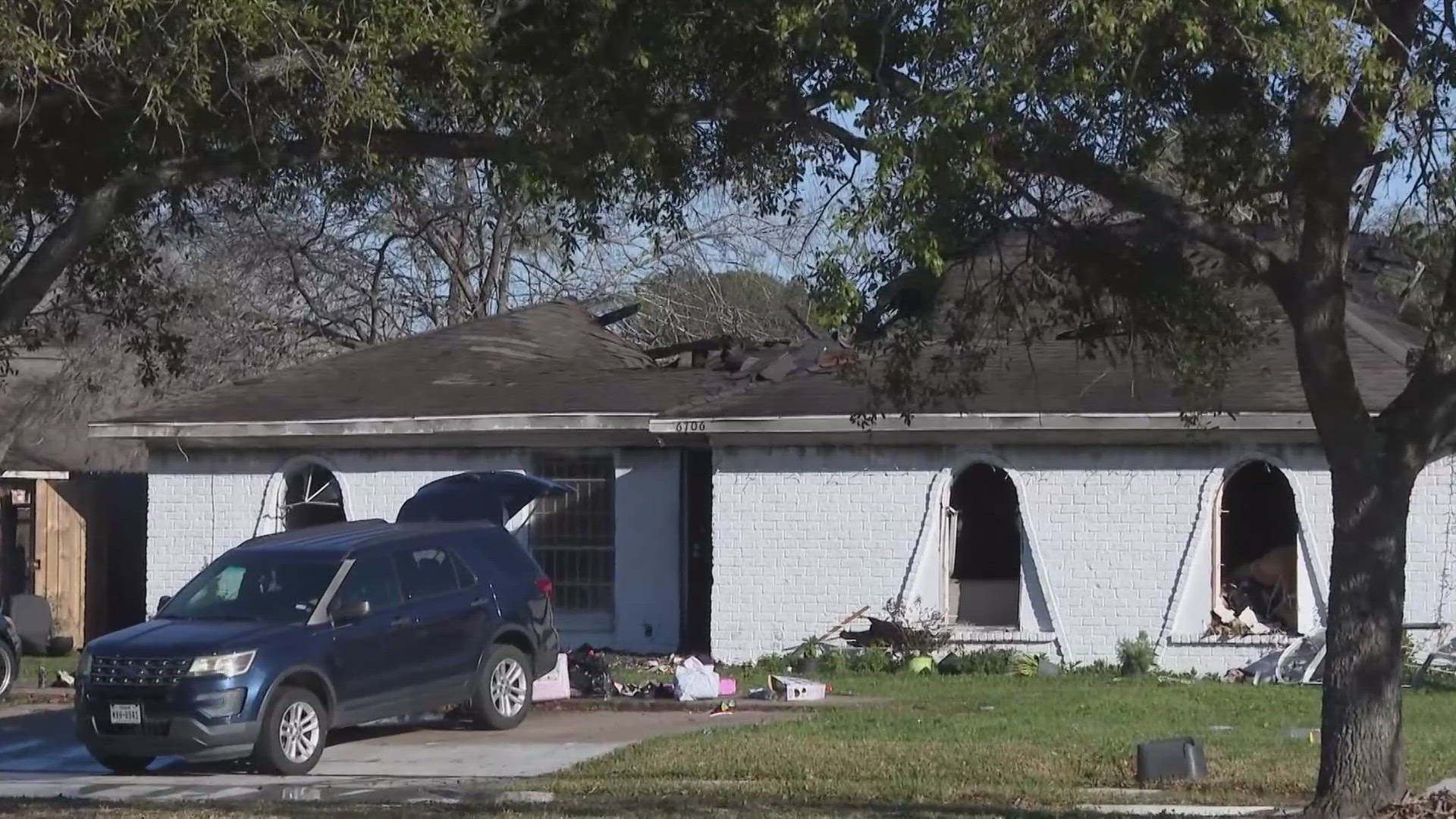 Families displaced after duplex fire on West Fuqua in southwest Houston