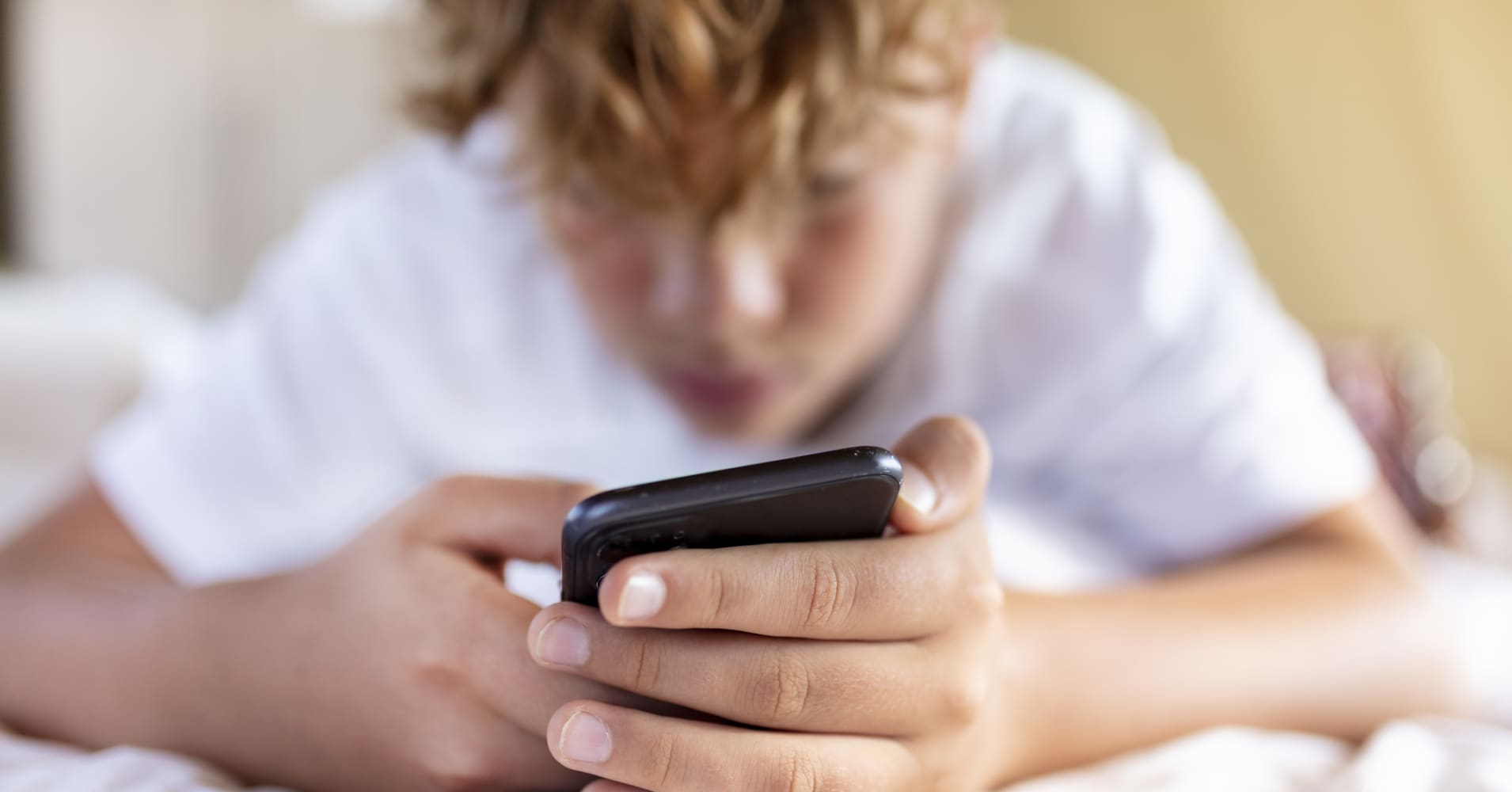 Countries are barring teens from social media—could the US be next? One expert thinks it