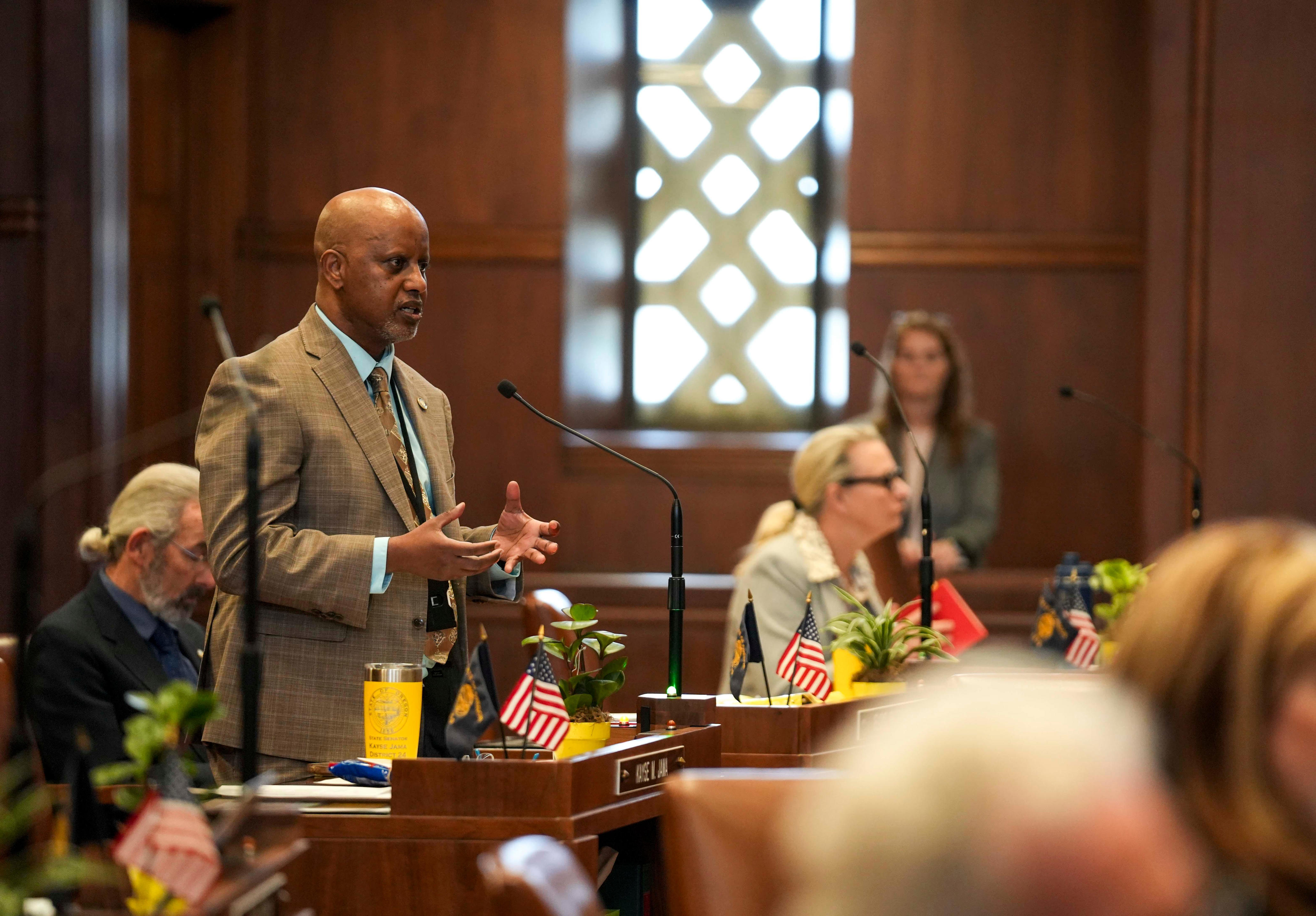 Democrats advance controversial bill to move Oregon gas tax vote to May