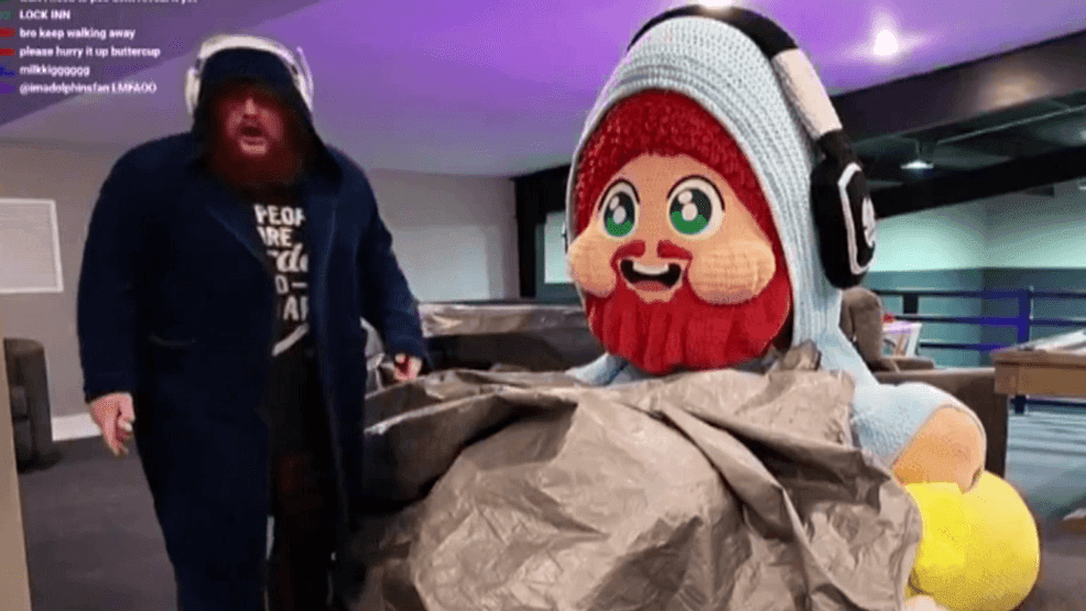 Streamer CaseOh unwraps giant crocheted plush from Clovis creator ...