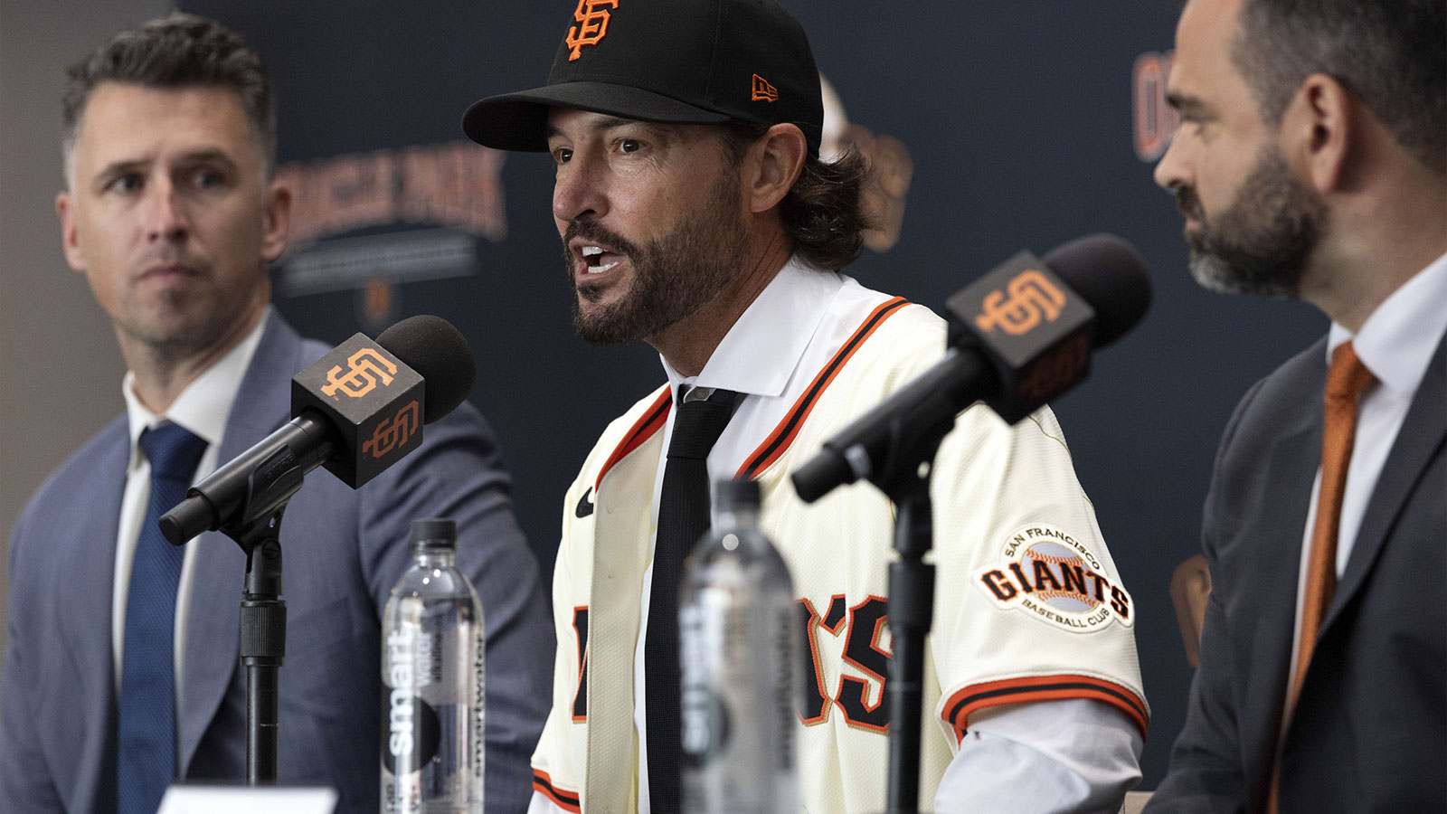 Giants sign Dodgers’ World Series-winning reliever<br>