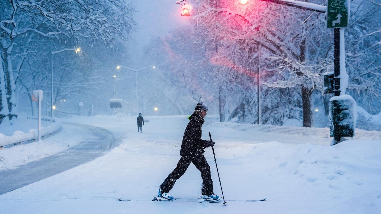 Blizzard slams East Coast as major cities struggle with historic snowfall