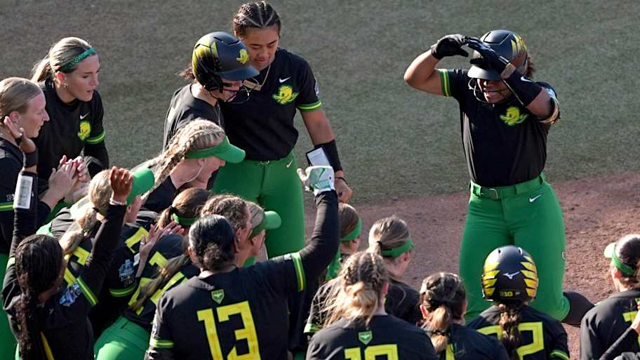 Oregon softball's ranking shifts after Ducks' up-and-down tournament