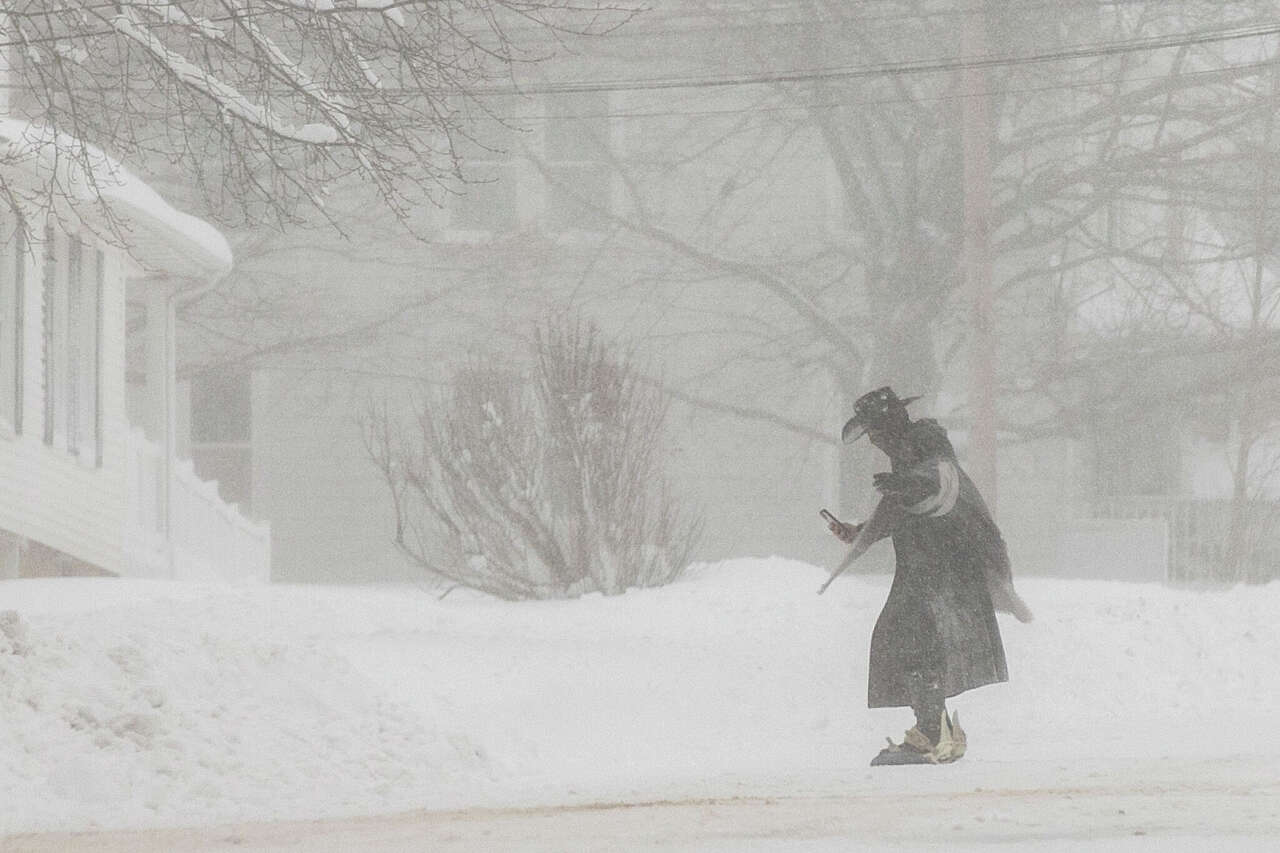 Live updates: Connecticut blizzard racks up 2 feet of snow, leaves thousands without power<br>