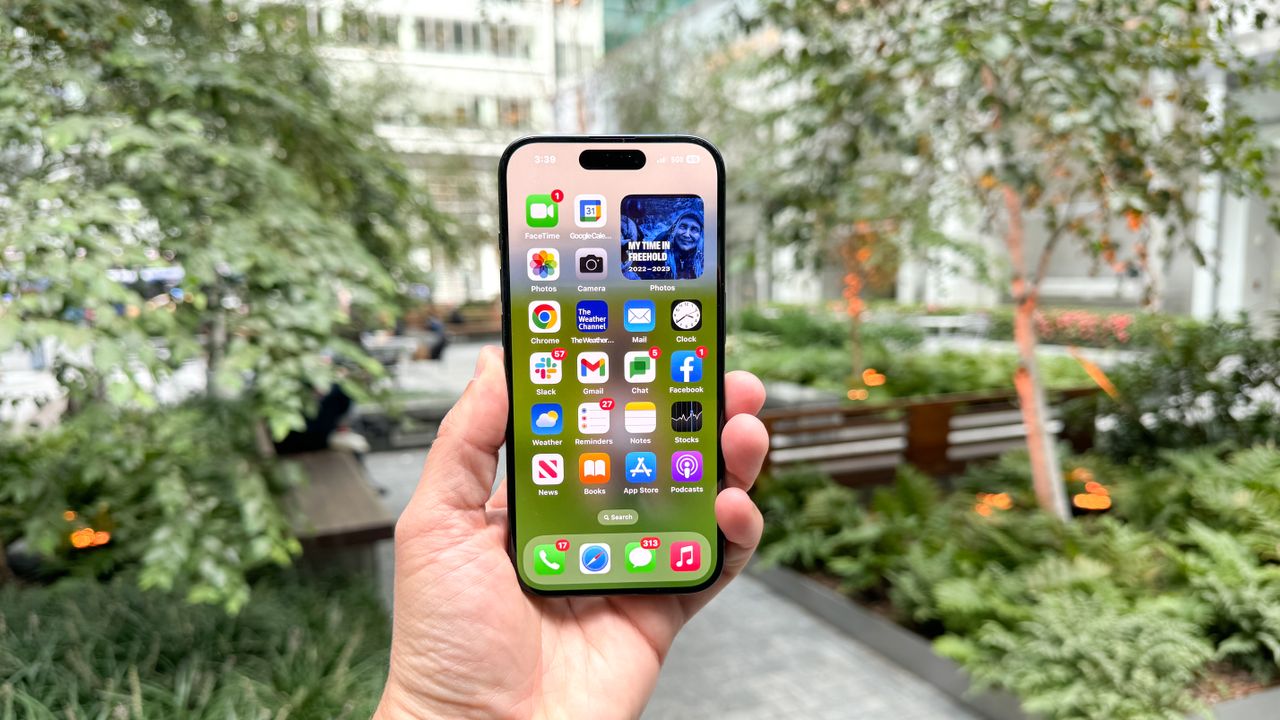 This dangerous iPhone spyware can completely disable Apple's privacy ...