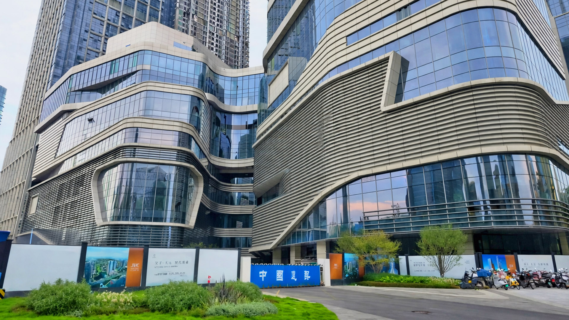 Notice How This Curved Facade Connects China