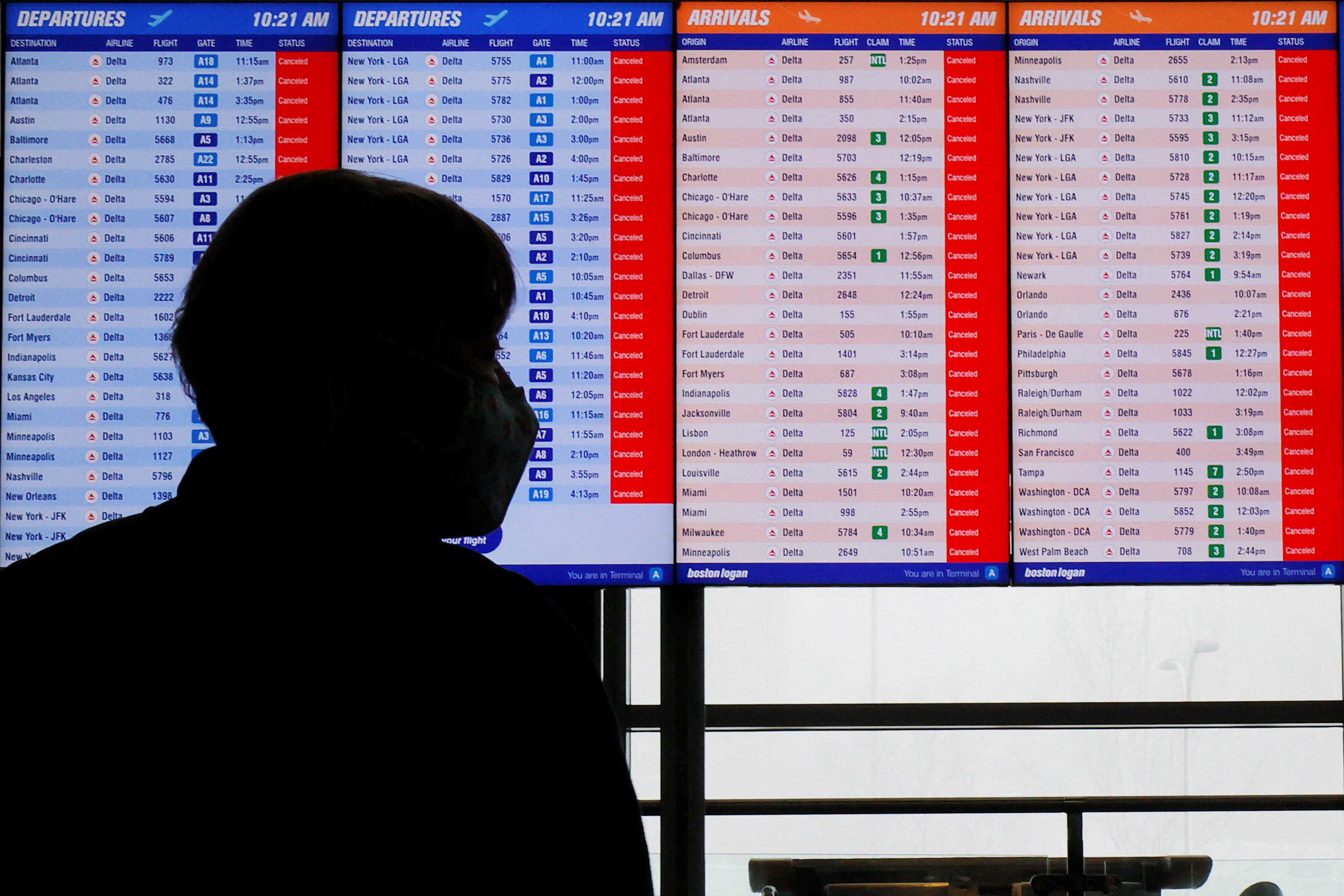 Blizzard cancels flights in Des Moines. Check flight status updates