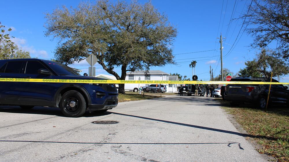 Bradenton standoff ends peacefully after man refuses to leave home ...