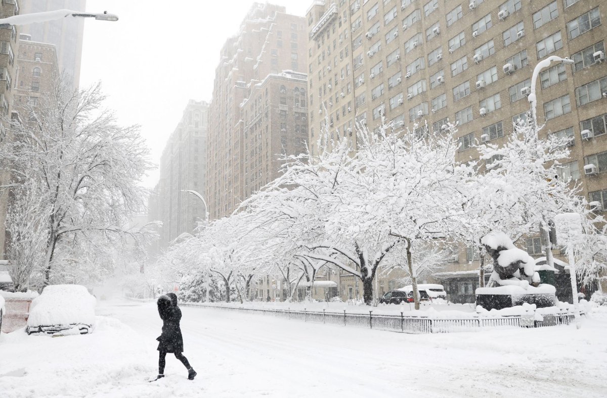 Winter storm pounds New York City with heavy snowfall