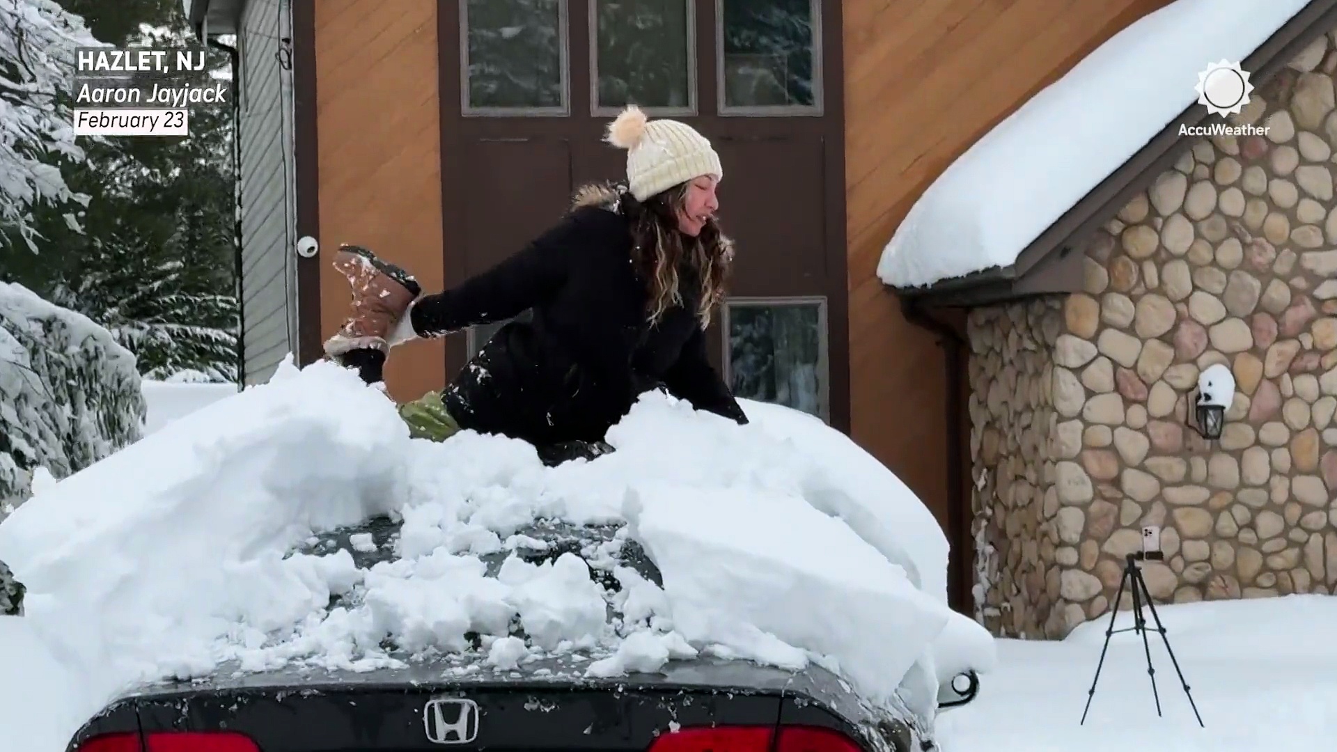 New Jersey woman makes the most of blizzard snow