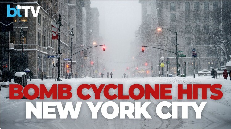 Bomb cyclone batters New York, paralysing city with blizzard conditions ...