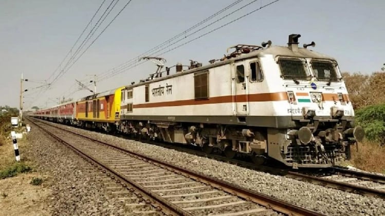 Govt job: रेल्वेत तब्बल 11,000 हून अधिक पदांसाठी बंपर भरती... RRB कडून ...