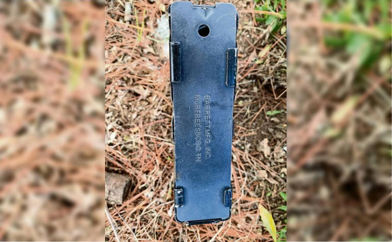 Tras el enfrentamiento, cartuchos y armas quedaron en el campo. Foto: Valente Rosas / EL UNIVERSAL