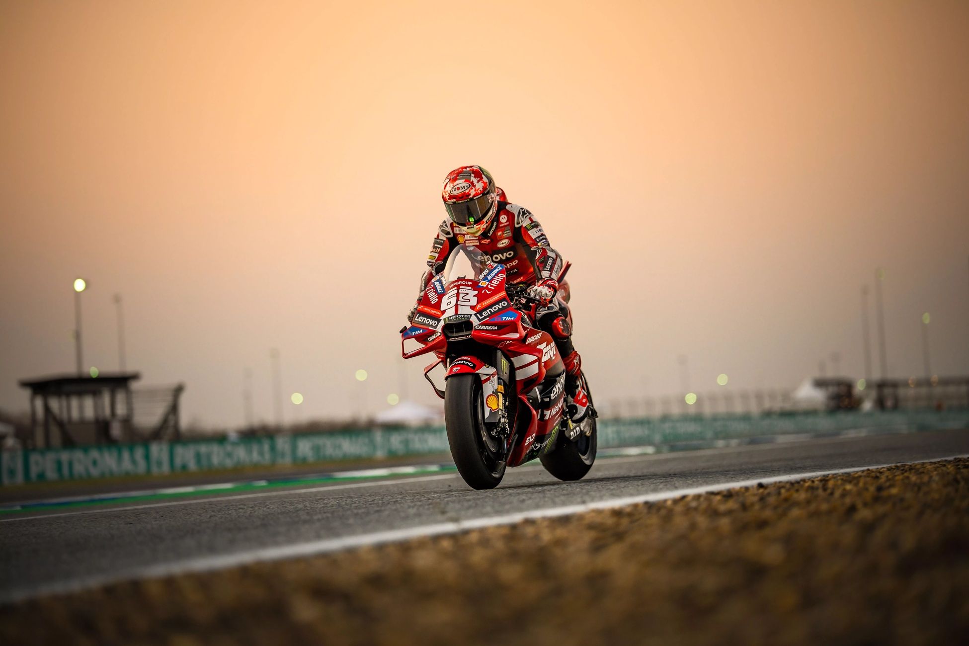 Reaksi bos Ducati berubah saat berbicara kepindahan Francesco Bagnaia ...