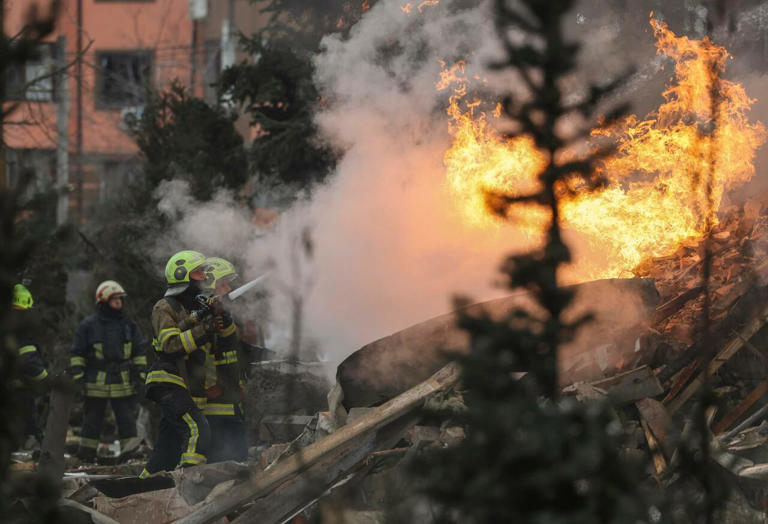 Ucraina, 4 anni di guerra. Camporini: «Putin non si ferma, l'Europa ha bisogno di un esercito e ci sta lavorando»