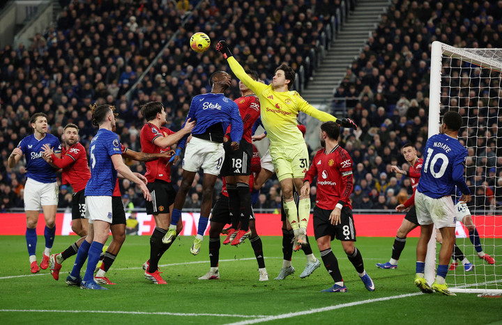 Benjamin Sesko mencetak gol