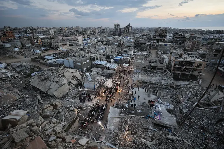 Ramadan in Gaza: Palestinians break fast among rubble of destroyed homes