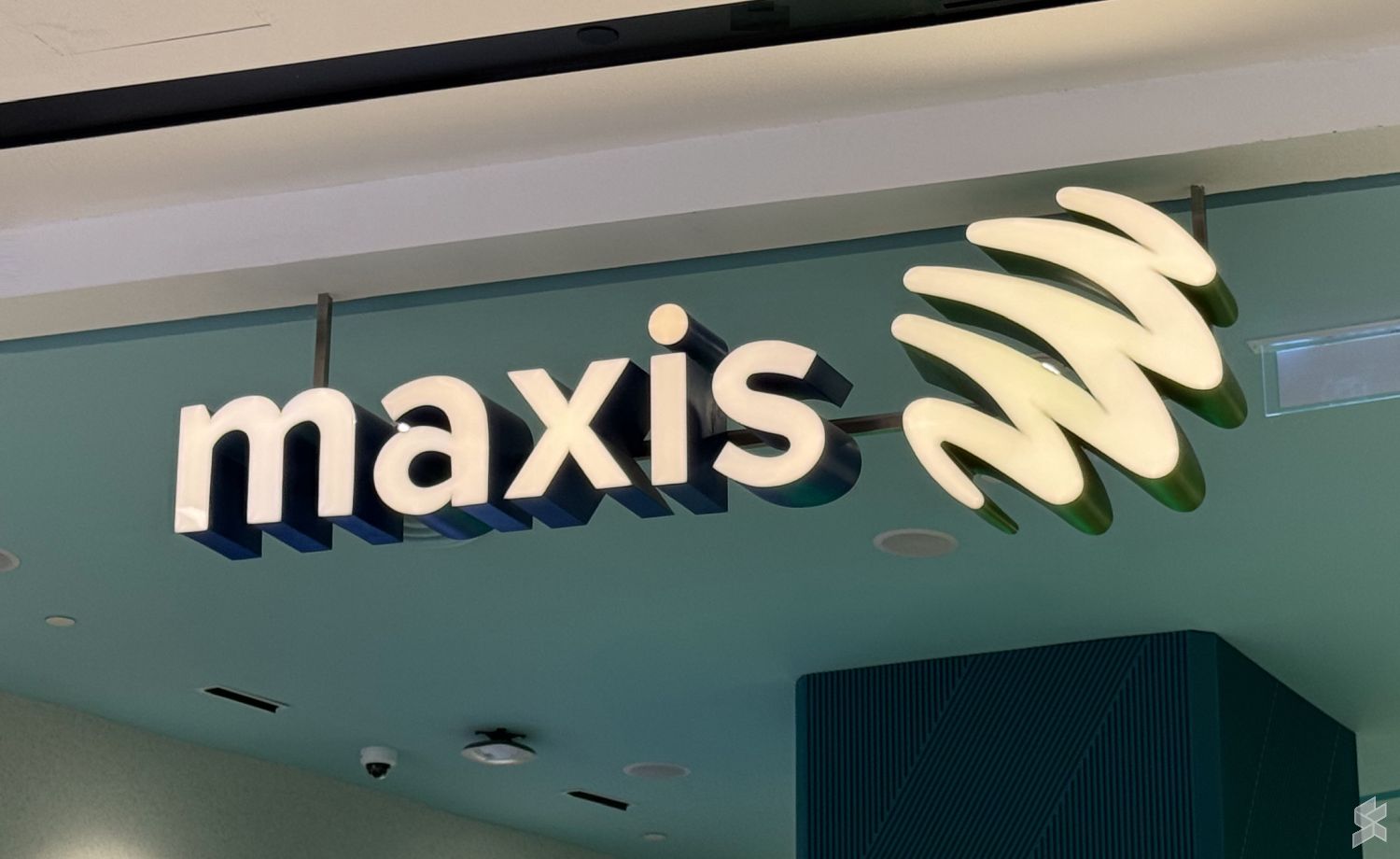 Maxis has enabled AI-powered firewall to block scam calls and SMS on ...