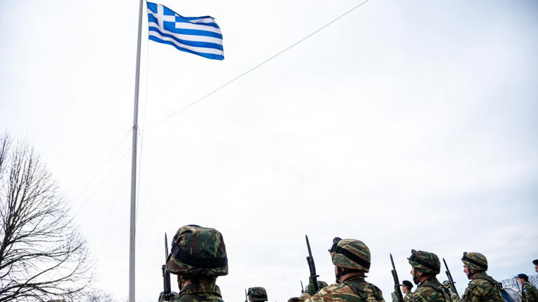 «Ψεύδη τα SMS περί χρήσης φύλλων πορείας» λένε πηγές του ΓΕΣ - Έρευνα για τη διακίνησή τους