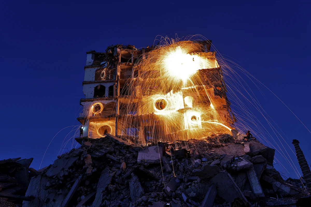 Ramadan in Gaza: Palestinians break fast among rubble of destroyed homes