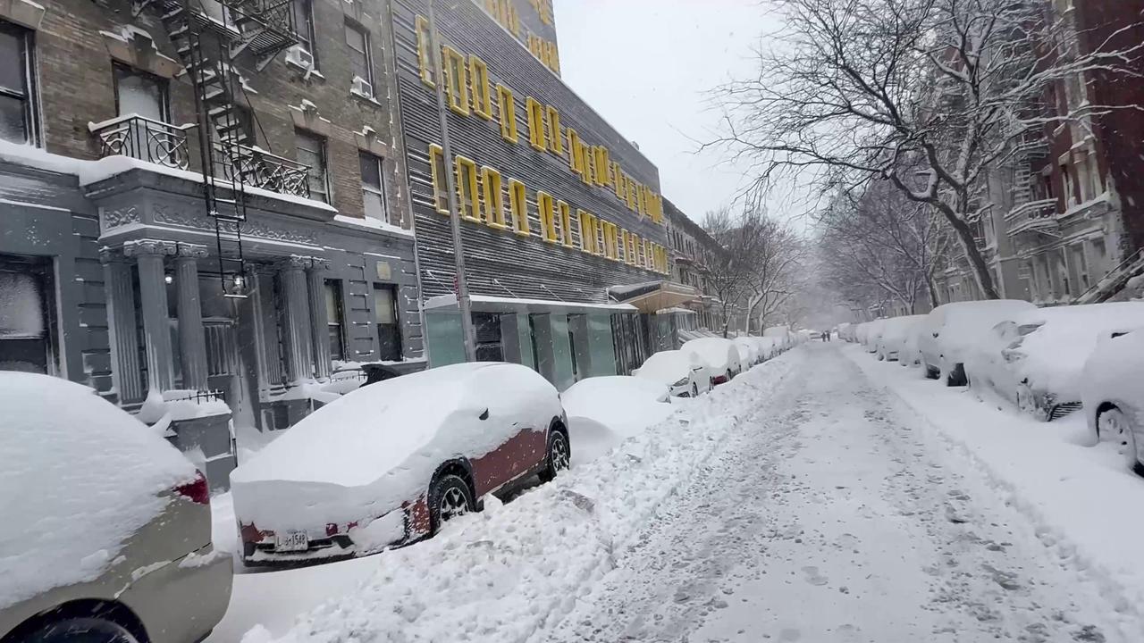 Raw video: Snow storm hits New York City 2/5