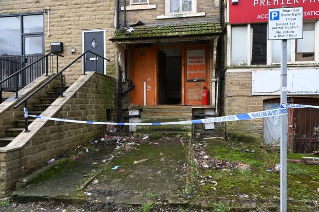 Police cordon still in place after 'unexplained' death in Bradford city ...